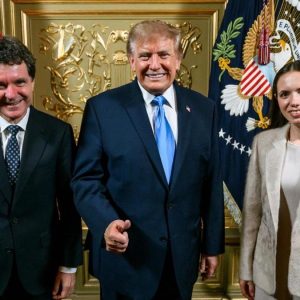 Cum s-au fotografiat Mirabela Grădinaru și Nicușor Dan cu Donald Trump, la New York. Președintele a publicat abia acum imaginea: „O onoare!”