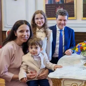 Mirabela Grădinaru avertizează asupra efectelor expunerii copiilor la tehnologie: „Cred cu tărie că trebuie să le oferim, în primii ani de viaţă, cât mai puţine ecrane”