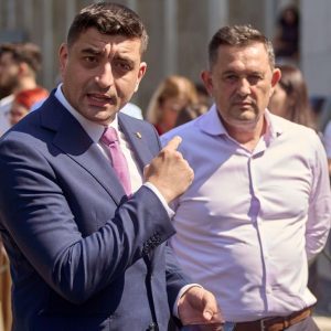 Gheorghe Piperea, candidatul AUR la Primăria Capitalei pentru alegerile din 2028. George Simion: „Eu stau în chirie, într-un bloc pe Splaiul Unirii. N-am apă caldă. E rușinos pentru Capitala României”
