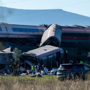 Tragedie feroviară în Spania: cel puțin 46 de oameni au murit după ce două trenuri s-au ciocnit în Toledo. Premierul Pedro Sanchez: „Sunt profund îndurerat!” / Cauza accidentului